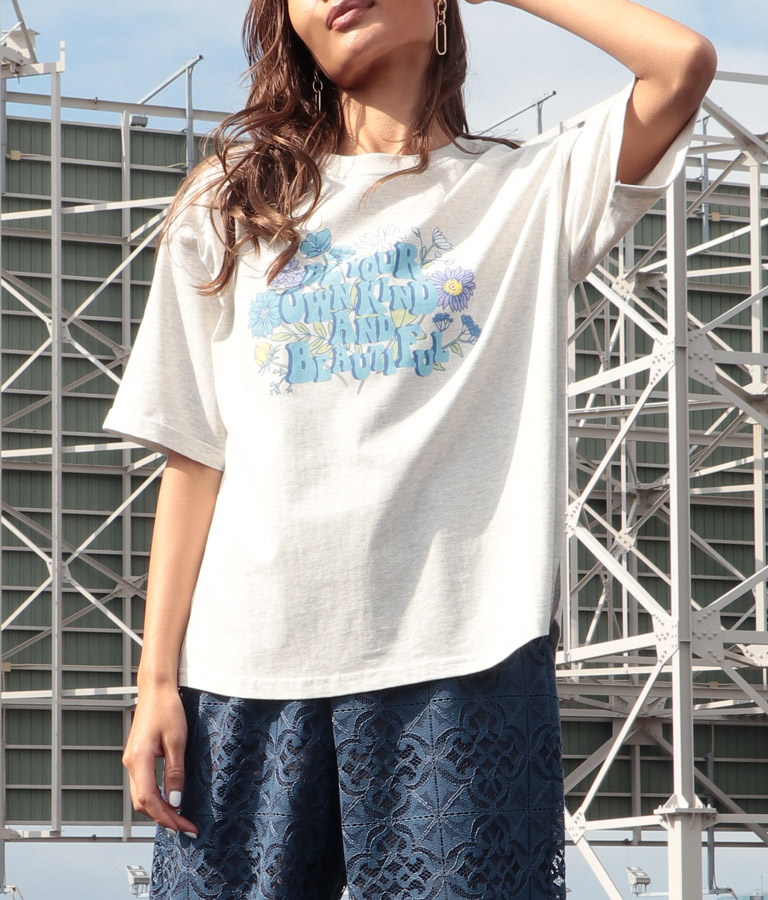 フラワー×ロゴプリントTシャツ(トップス/Tシャツ) | CHILLE