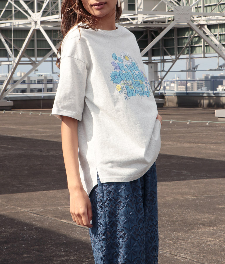 フラワー×ロゴプリントTシャツ(トップス/Tシャツ) | CHILLE