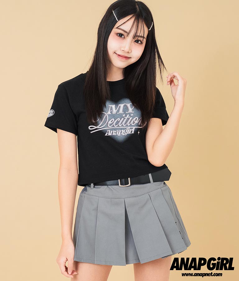 ぷっくりして見えるロゴプリントがレトロ可愛いTシャツ袖口のANAPGIRLロゴもオシャレなワンポイントに♪コンパクトなトップスでスタイルアップも期待できます。シンプルなシルエットのTシャツは毎日のカジ