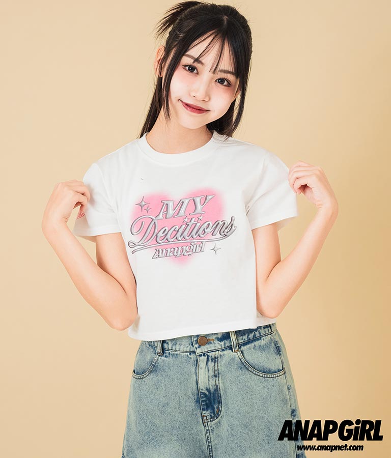 ぷっくりして見えるロゴプリントがレトロ可愛いTシャツ袖口のANAPGIRLロゴもオシャレなワンポイントに♪コンパクトなトップスでスタイルアップも期待できます。シンプルなシルエットのTシャツは毎日のカジ